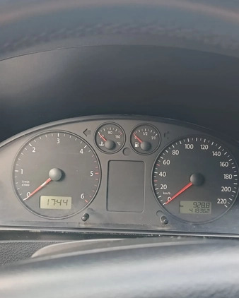 Volkswagen Caravelle cena 39000 przebieg: 410000, rok produkcji 2006 z Skoczów małe 67